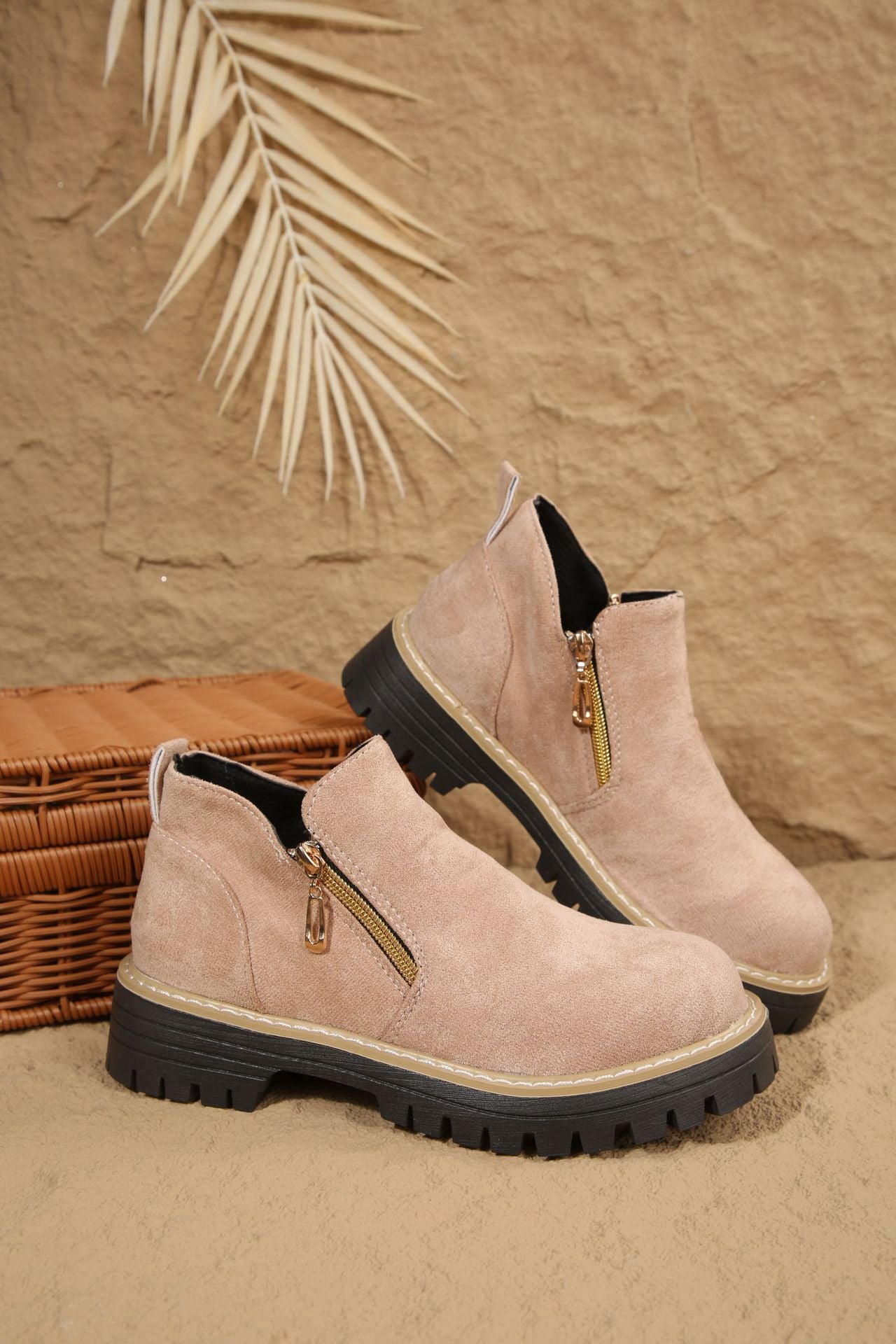 Modne, jednokolorowe, ortopedyczne botki damskie