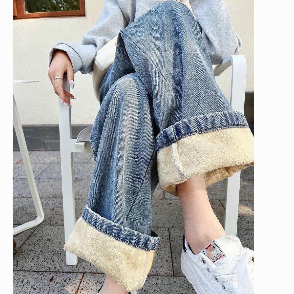 Dżinsy z wysoką talią i szerokimi nogami