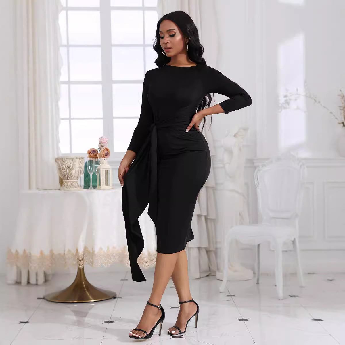 Elegancka sukienka midi z węzłem z przodu i rozcięciem dla kobiet