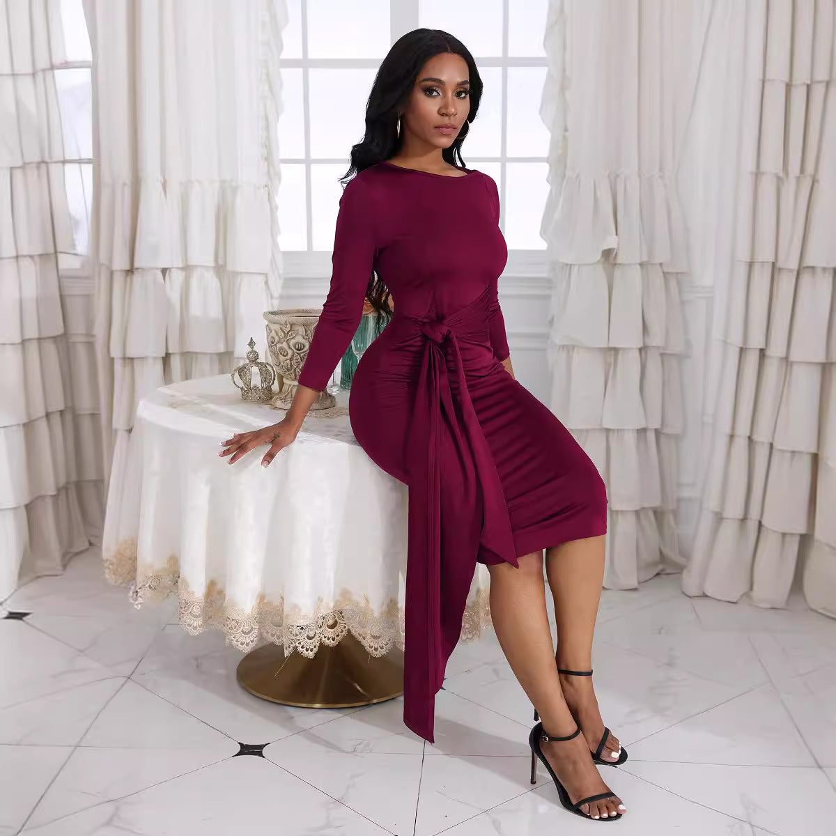 Elegancka sukienka midi z węzłem z przodu i rozcięciem dla kobiet