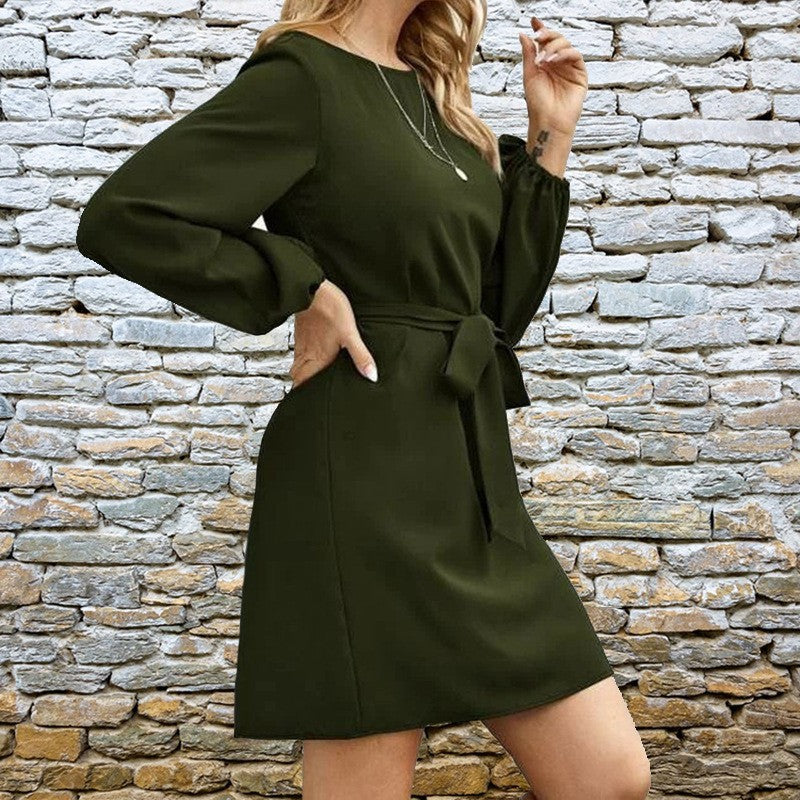 Eleganckie sukienki z kołnierzem i pasem