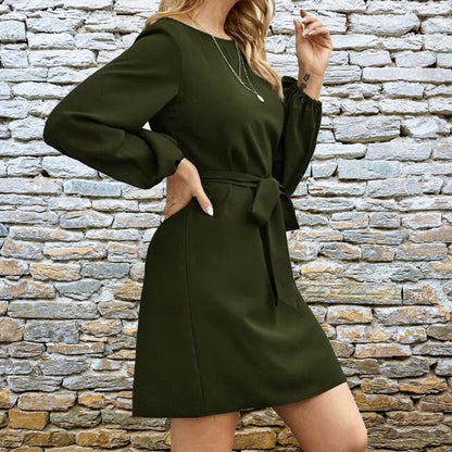 Eleganckie sukienki z kołnierzem i pasem